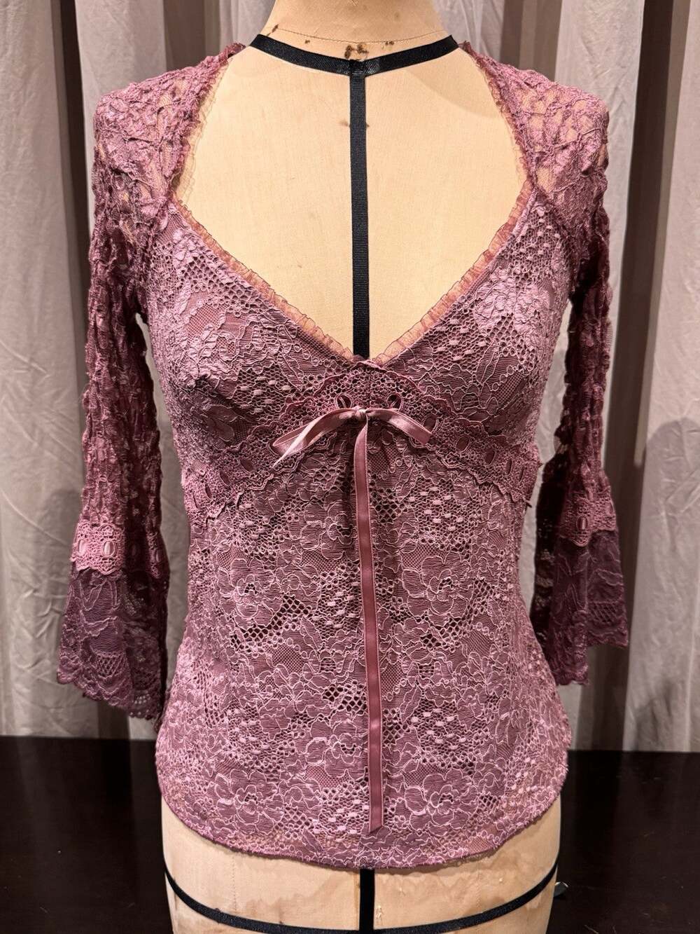 Ann Ferriday VTG empire Crossdye lace 3/4 Bell Sleeve Top